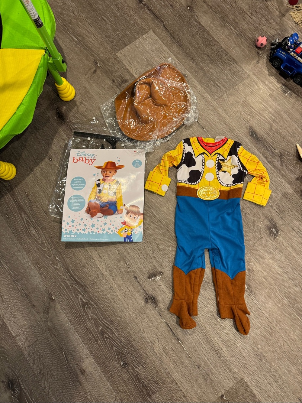 Disney Woody 12-18M Baby Footie Costume in Yellow/Blue/Brown